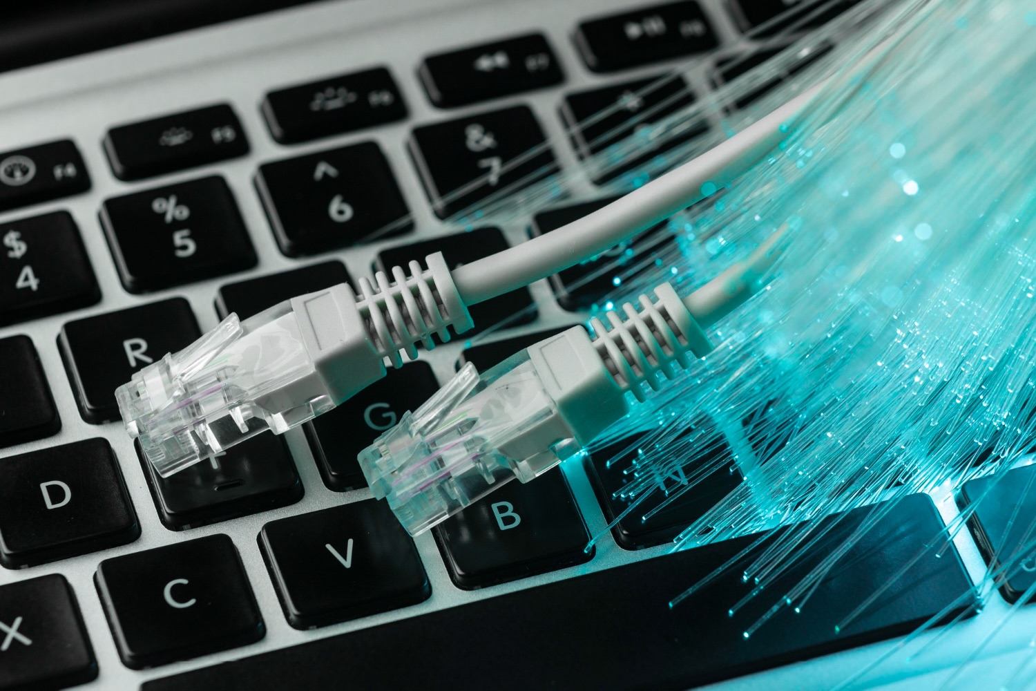 Fibre optic connectivity supporting reliable data movement